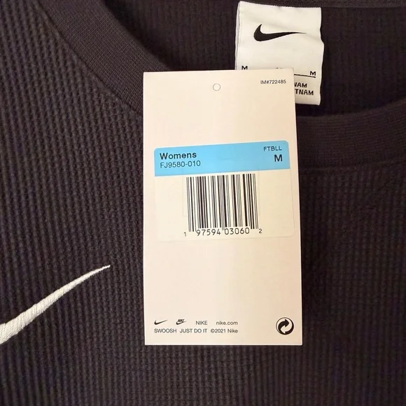 Nike Women's Thermal Long Sleeve - Picture 3 of 5
